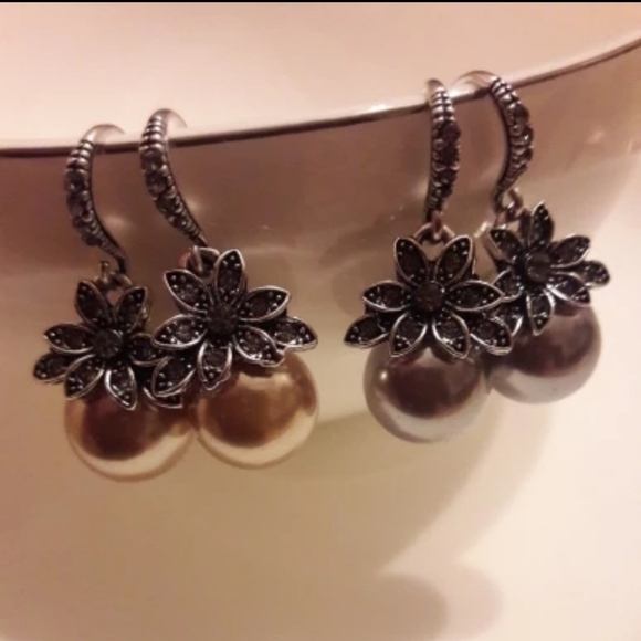 Gorgeous Vintage Champagne Pearl Earrings - Picture 9 of 11